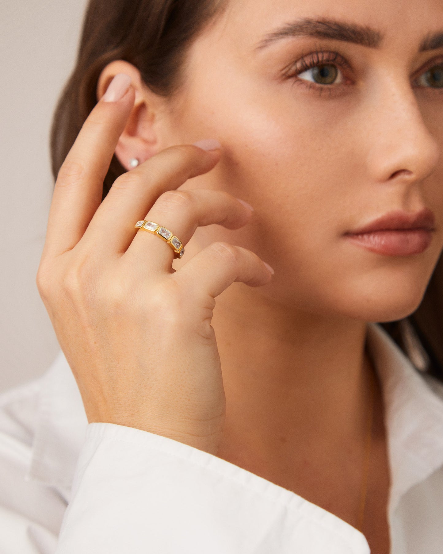 Firkantet Ring med Ædelsten
