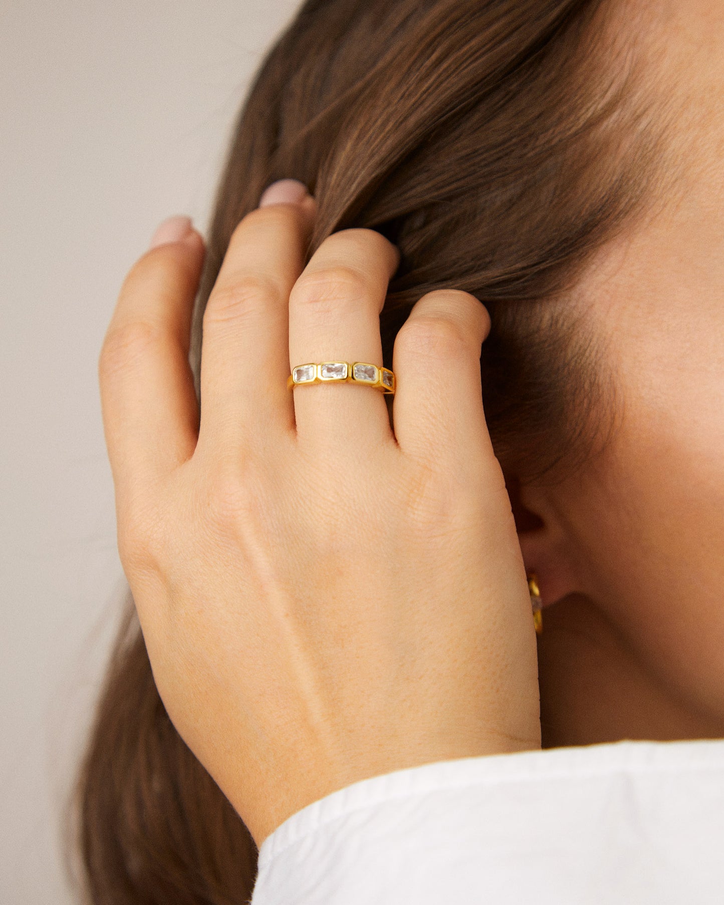 Firkantet Ring med Ædelsten