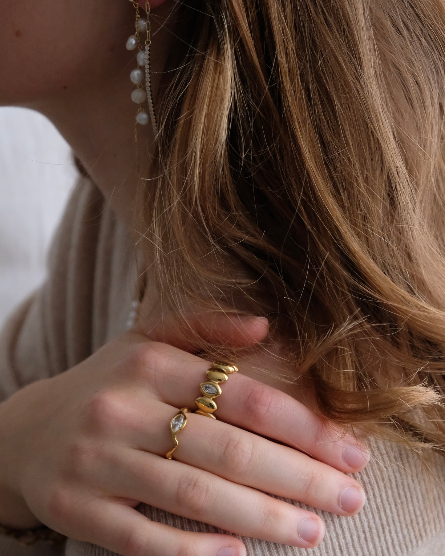 Bølge Ring med Ædelsten